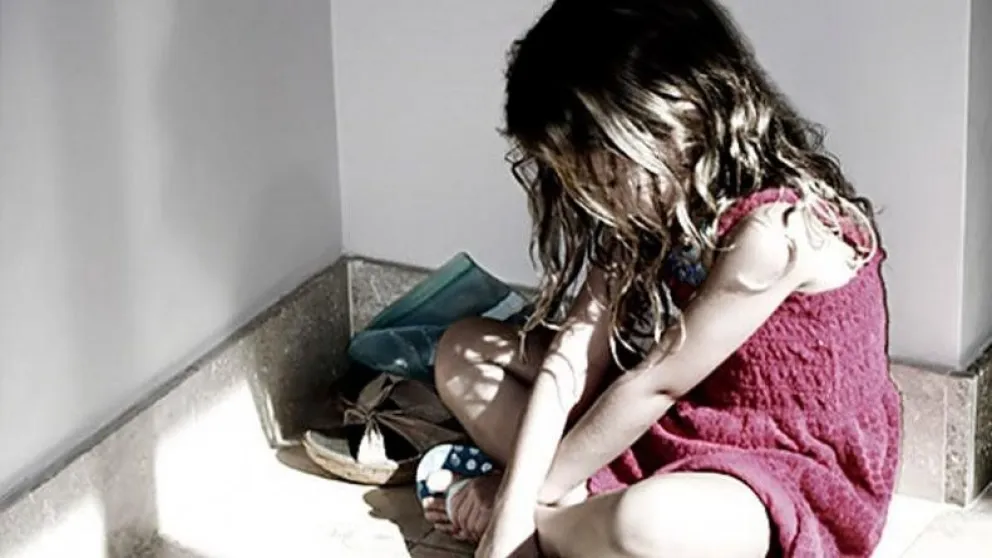 La nena no quería ir a la escuela, y su madre descubrió lo peor
