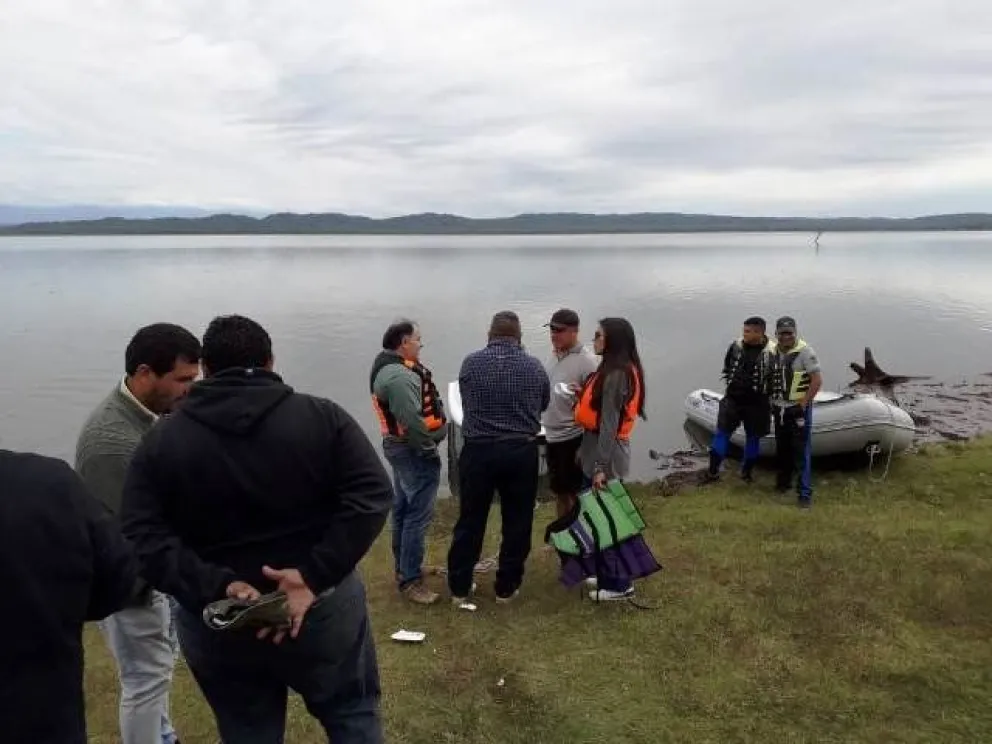 Peces muertos: se realizó la inspección en el dique El Tunal