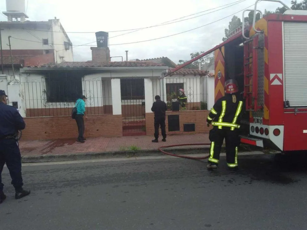 Justo a tiempo: rescataron a una ancianita de un incendio
