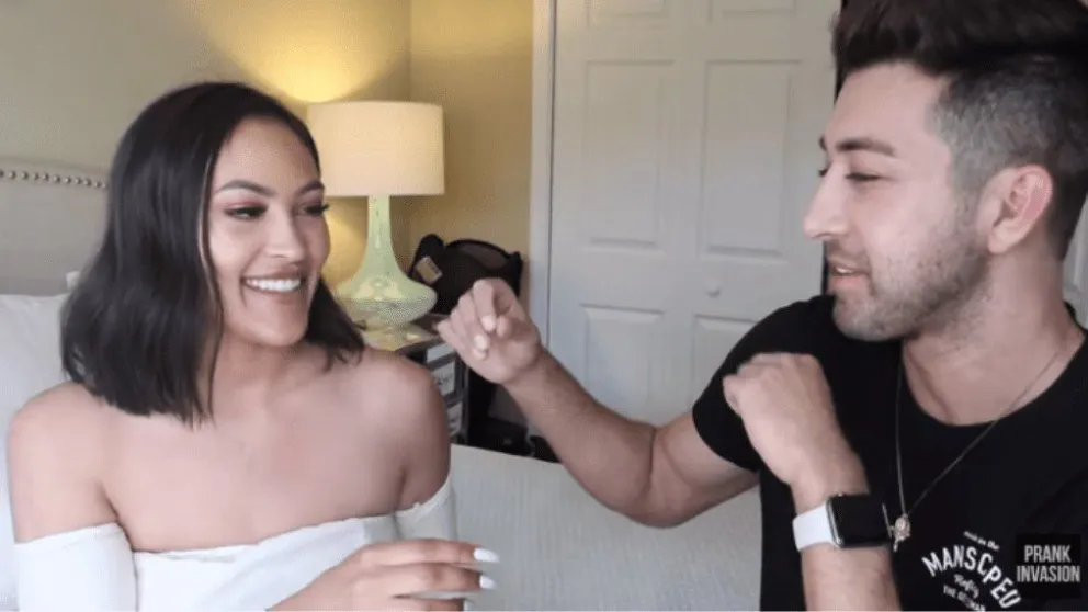 VIDEO: Polémica por youtuber que besó apasionadamente a su hermana