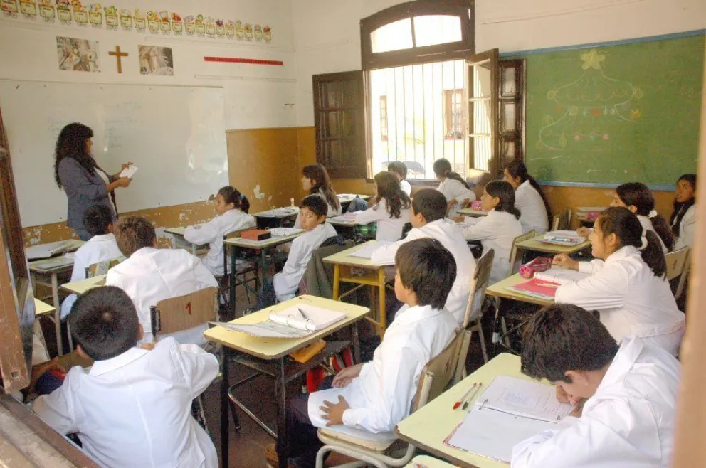 Mamá filmó algo asqueroso dentro de la escuela