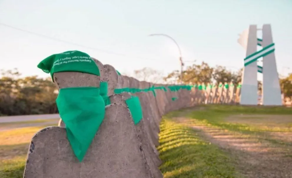 Escándalo: Oleada verde en el monumento a ex combatientes