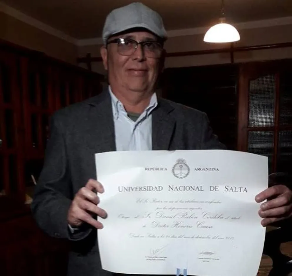 Gran reconocimiento al profesor de física Daniel Córdoba