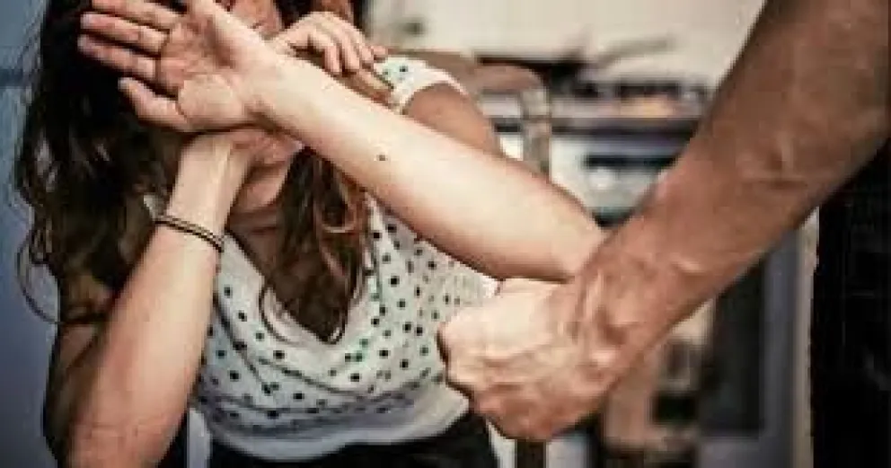 Salteño volvía de bailar con su pareja, discutieron y le reventó la cabeza a golpes