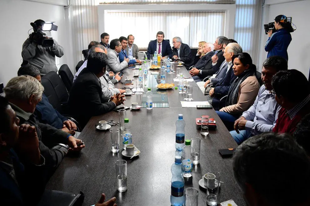 Yarade se reunió con intendentes, legisladores y representantes de empresas de la Puna