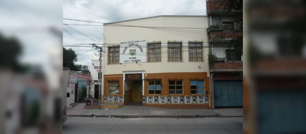 VIDEO. Se llevaron un gran susto: rescataron a alumnos con grúas