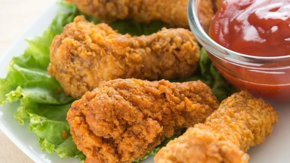 Quemó a sus hijos con una plancha porque se comieron su pollo frito