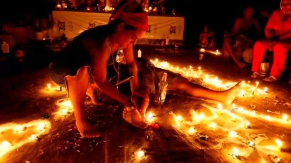 Mujer se comió el pene de su hermano en macabro ritual diabólico