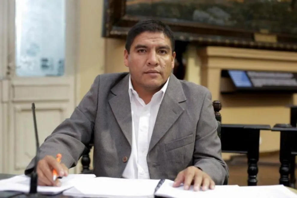 Cisneros: "Hay que sacarle la máscara a los diputados que están haciéndose los salvadores"