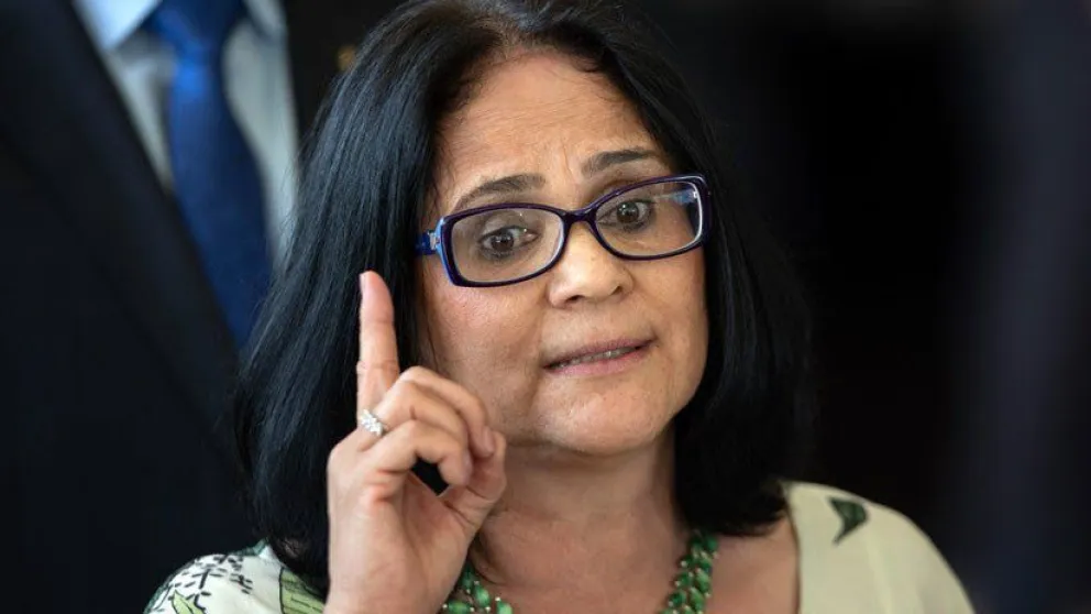 Damares Alves: "La mujer debe ser sumisa al hombre en el matrimonio"