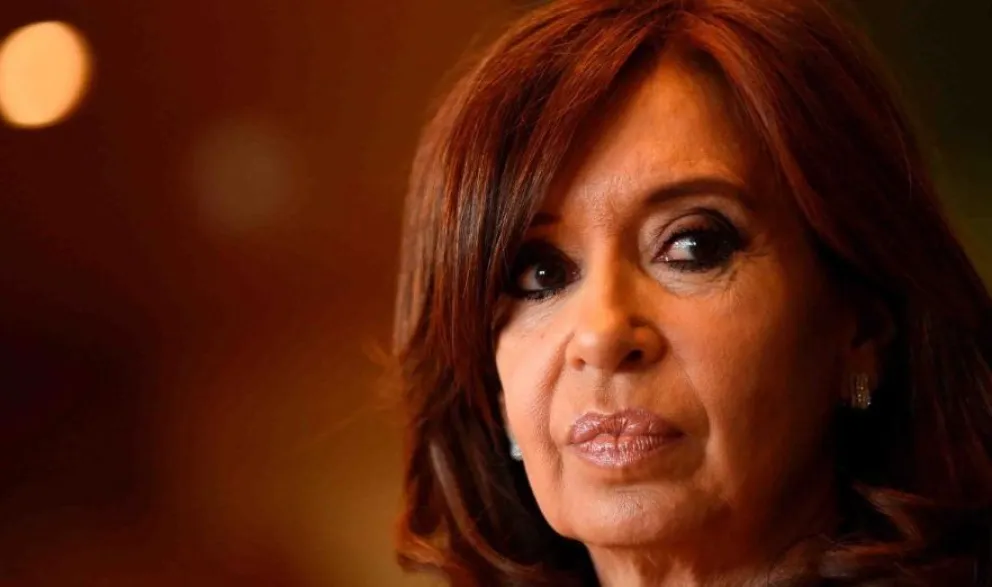 La UIF pidió las indagatorias de Cristina Kirchner y 67 personas más