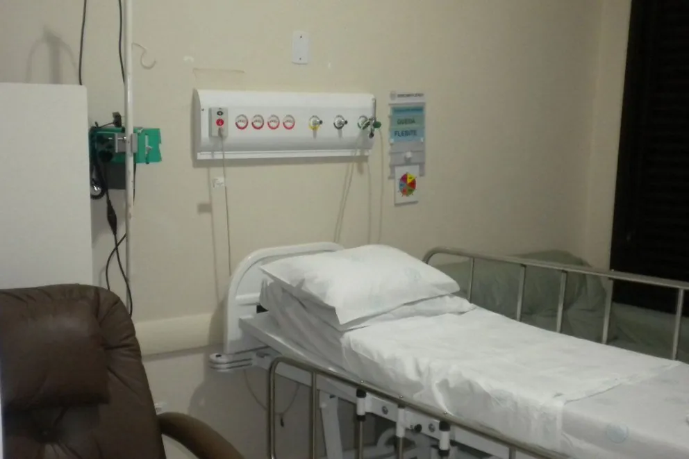 Salta: no había médicos para que la atiendan, y murió en los brazos de su papá