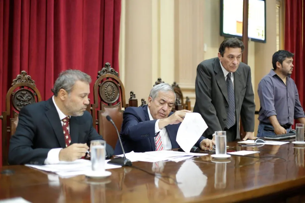 Diputados quieren impedir la doble candidatura
