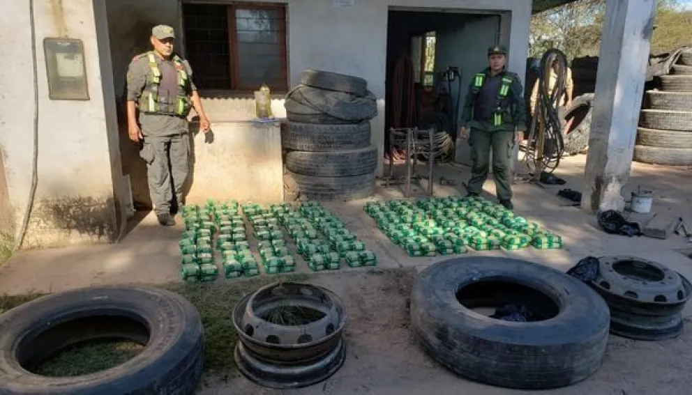 Fotos.Gran operativo: inacutaron 80 kilos de coca en El Naranjo. ¡Así las escondían!