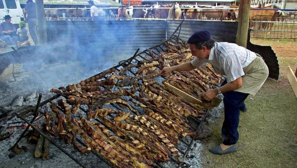 Murió un hombre por comer asado