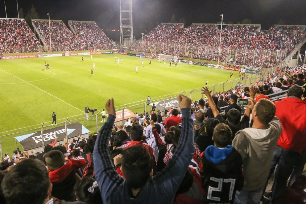 Salta: una multitud disfrutó del triunfo de River