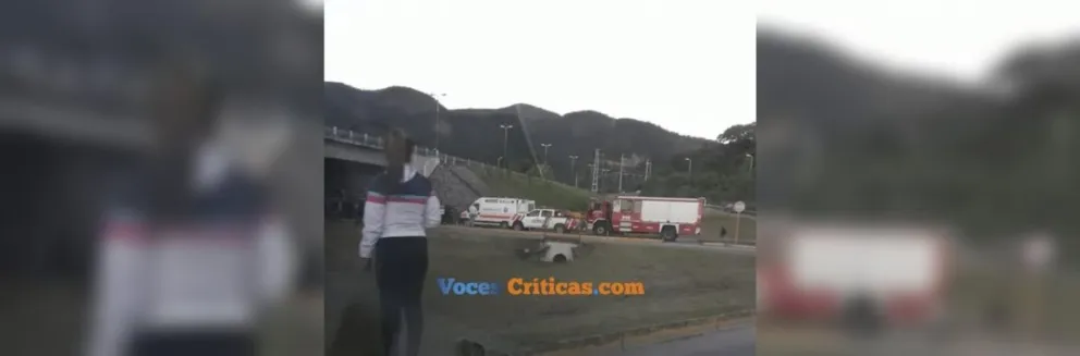 Impactante vuelco en la rotonda de la Católica