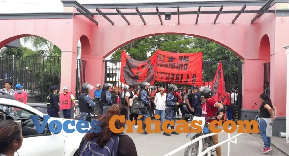 Organizaciones sociales se manifestaron frente a la Municipalidad