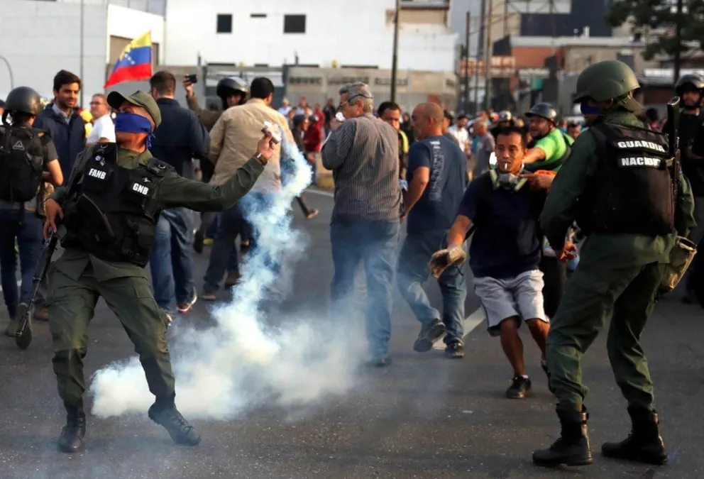 Venezuela: tiros y enfrentamientos durante la marcha de Juan Guaidó y Leopoldo López