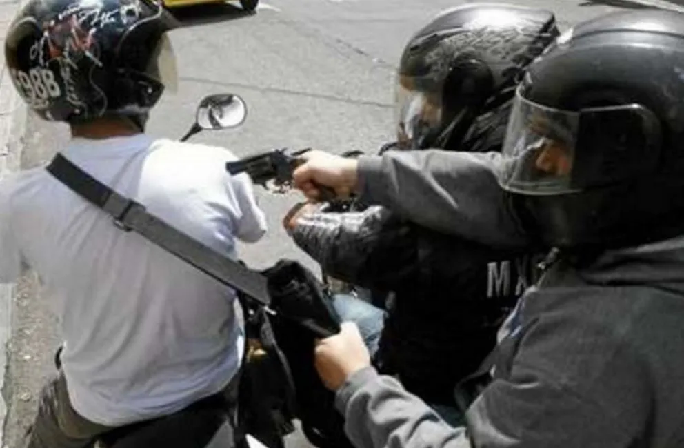 Un agente sanitario fue víctima de motochorros