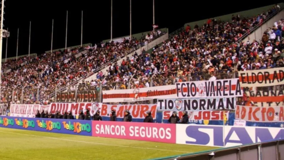 VIDEOS. Los salteños recibieron a River con bombos y platillos