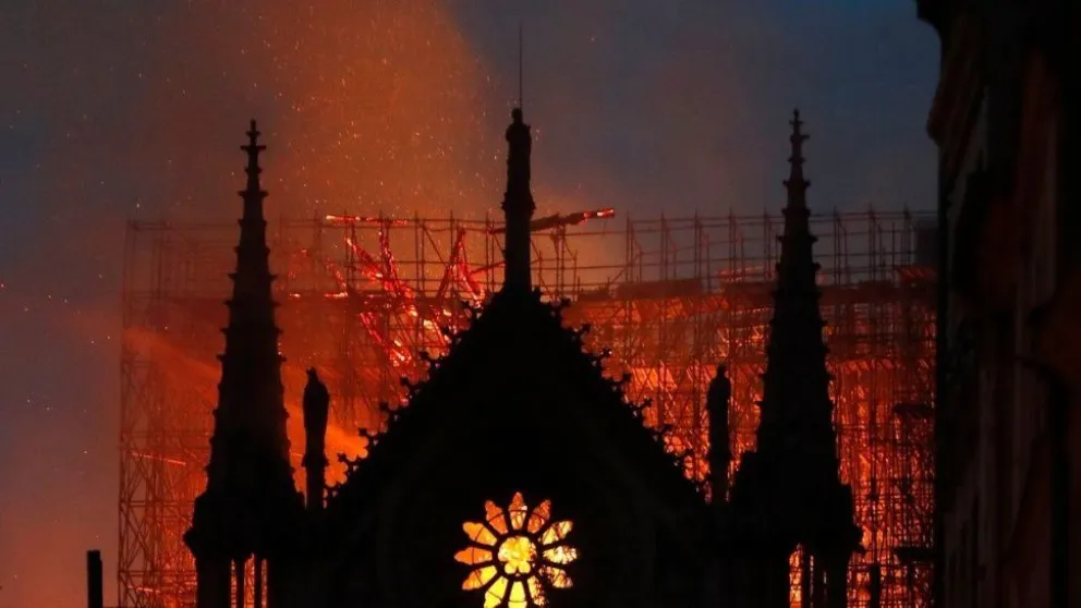 Aseguran haber visto a Jesús entre las llamas en la Catedral de Notre Dame