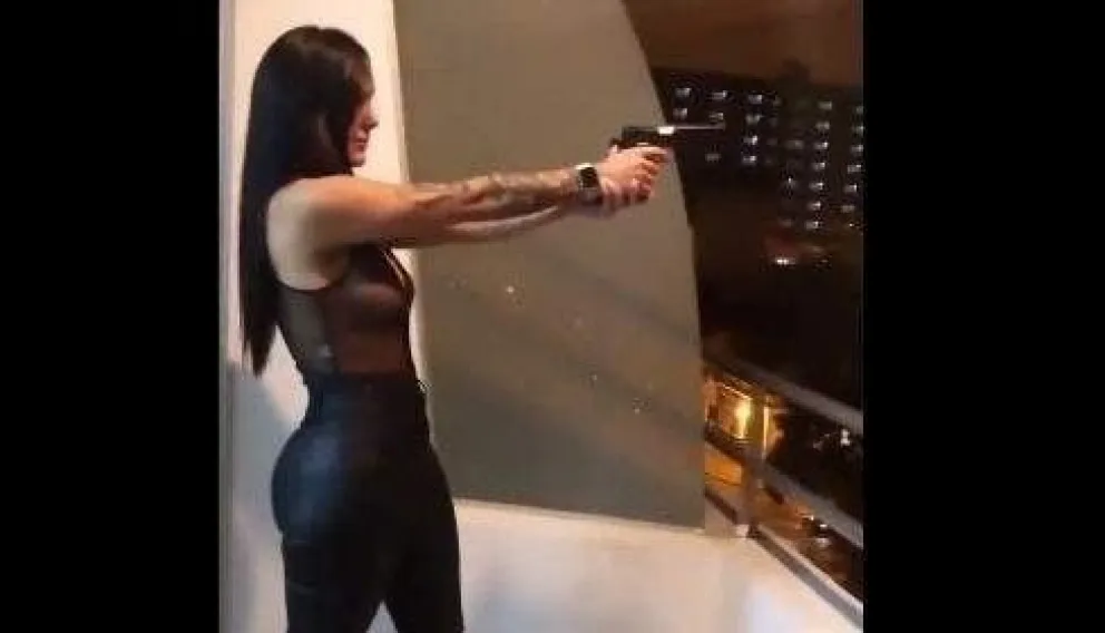 Se negó a declarar la chica que disparó en un edifico. ¿Seguirá detenida?