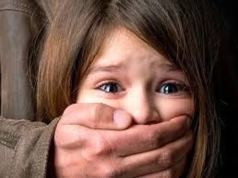 Una niña que fue secuestrada por su madre y corre peligro: a esto se suma la inoperancia de dos juezas enemistadas