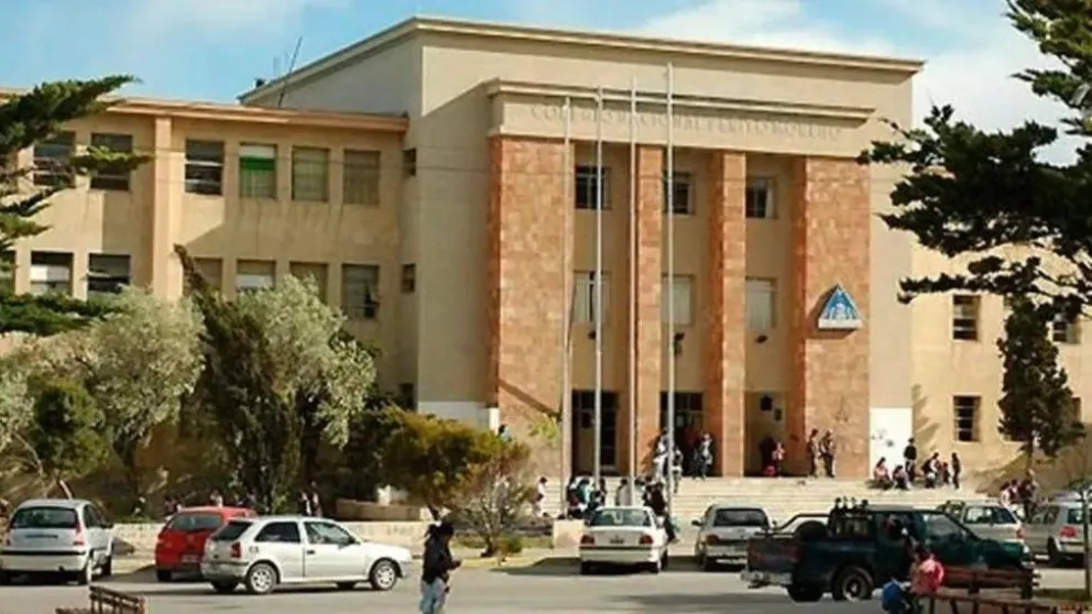 Indignación de un padre por la enseñanza ESI: "No mando a mi hijo al colegio para que le enseñen a besar"