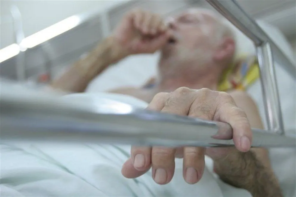 Abuelito tiene parte de su cuerpo podrido por no recibir una correcta atención