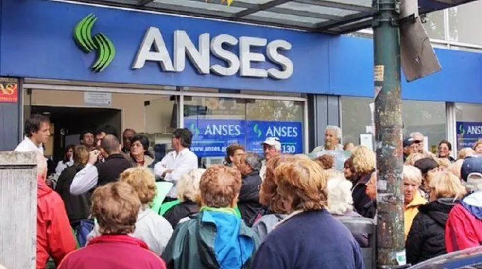 Salteños se manifiestan en las puertas de ANSES