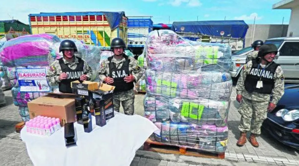 Hasta las manos: transportaban mercadería ilegal y los descubrieron