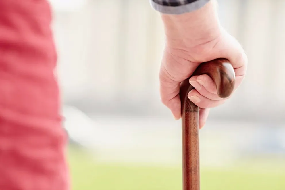 84 años y pervertido: grave denuncia a un abuelito salteño