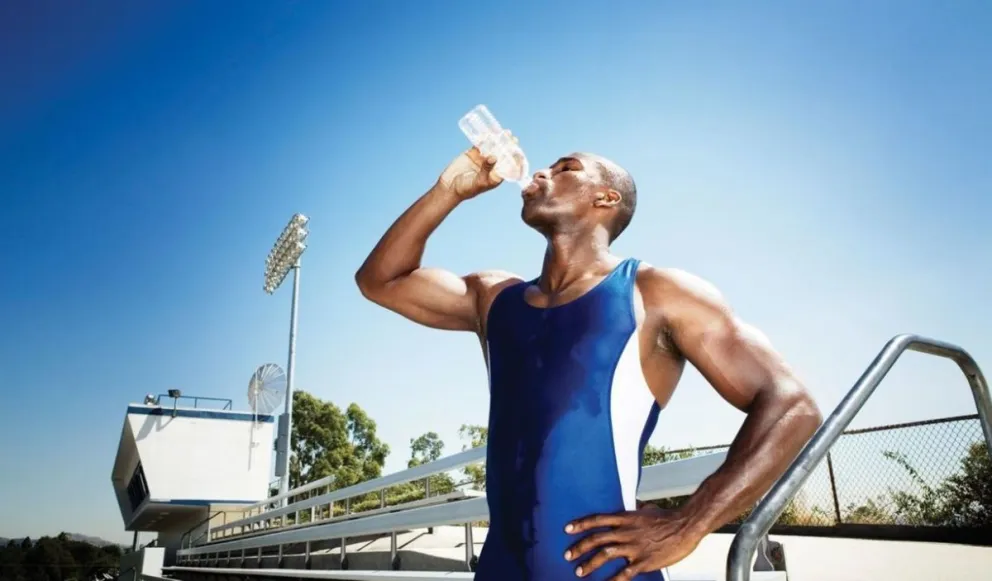 Tomó agua después de jugar al fútbol y murió: ¿qué pasó?