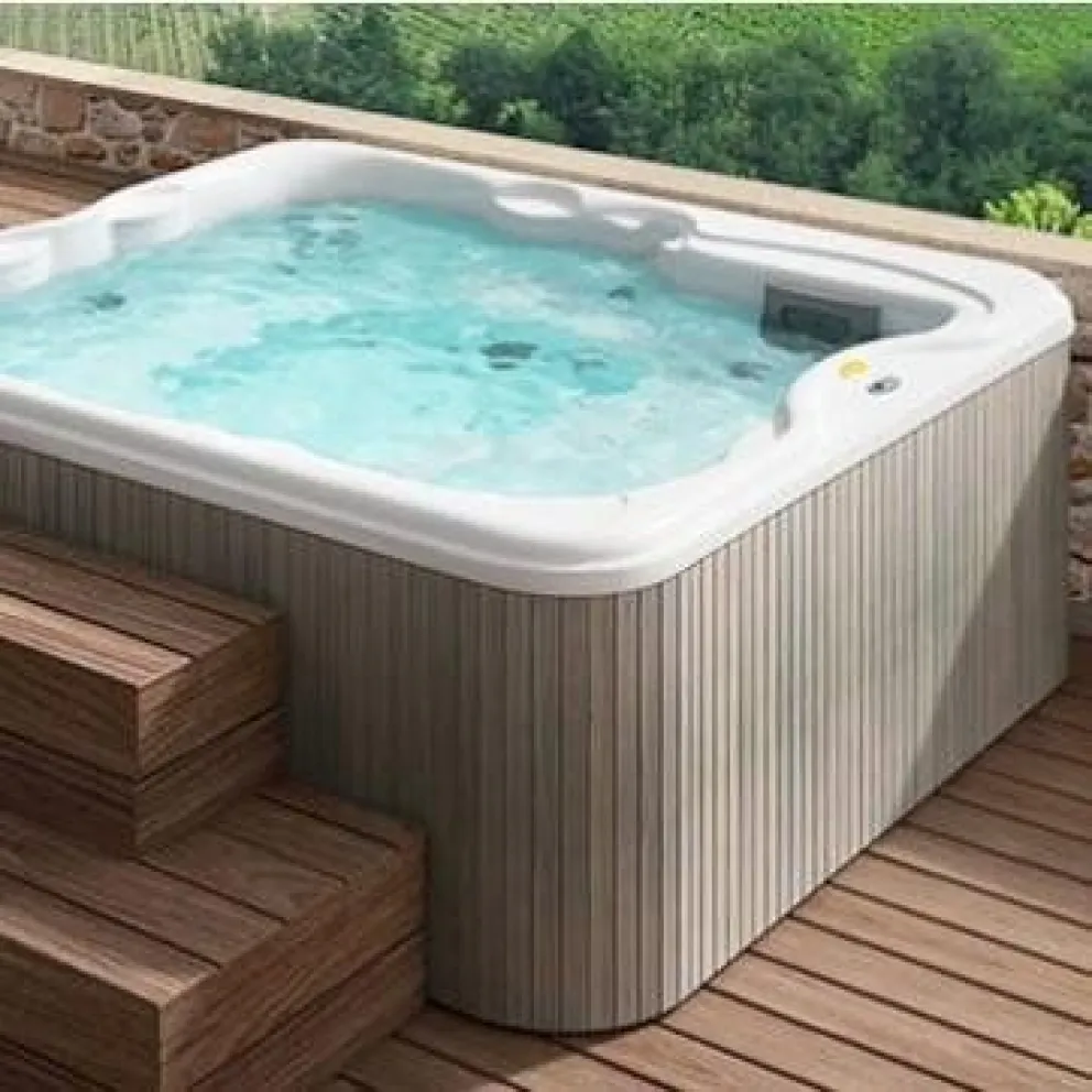 Una pareja se encontró con una gran sorpresa dentro del jacuzzi de su casa