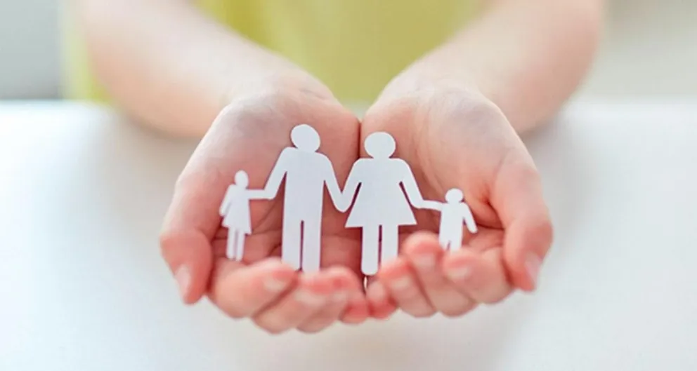 Tres hermanitos buscan una familia sin separarse: juntos o nada