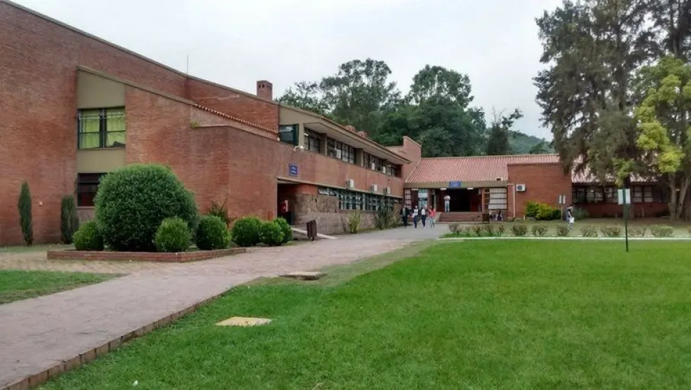 Alumnos de la UCASAL indignados por el pésimo estado de la institución