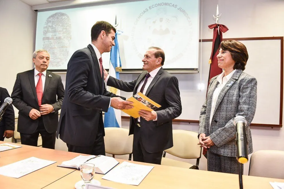 Urtubey:  'Quienes somos egresados de universidades públicas tenemos la obligación de defender el concepto de universidad gratuita"