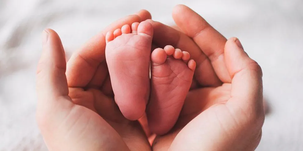 Bebita recién nacida fue apuñalada por su propia madre. ¿Qué pasó?