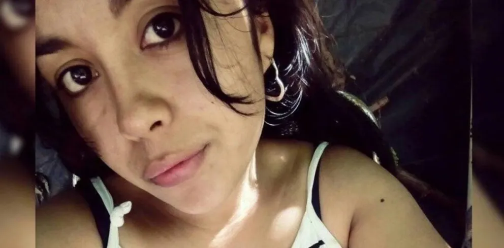Adolescente de 19 años dio a luz un bebé y lo mató a puñaladas. Nadie en su familia sabía que estaba embarazada