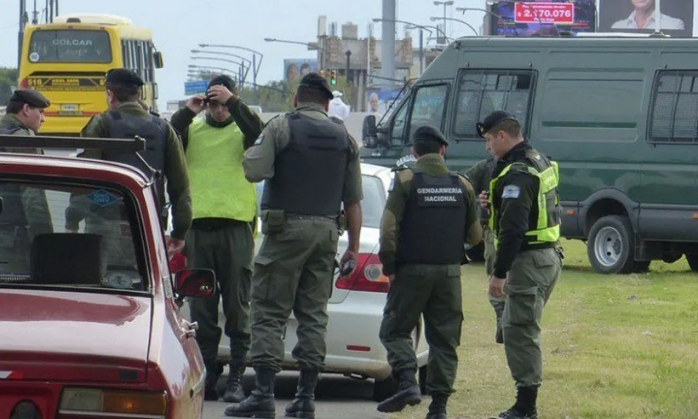Efectivos de Gendarmería sintieron un olor raro, y se llevaron una sorpresa