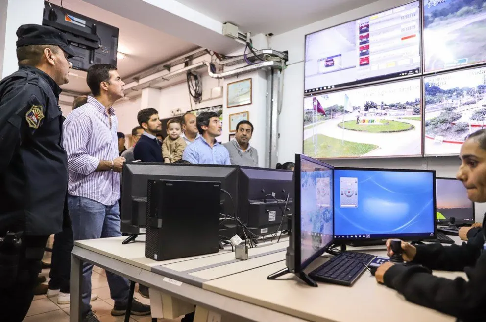 Orán cuenta con tecnología de última generación: Urtubey recorrió el Centro de Coordinación Operativa del Sistema 9-1-1