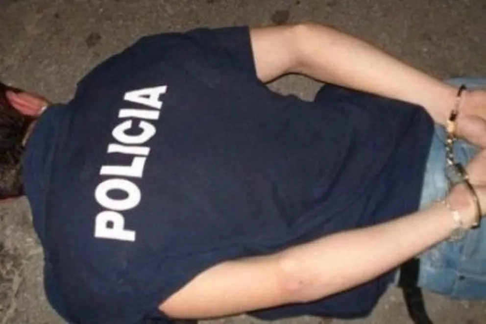 Salta: policía acude a revisar la casa de una vecina ante un llamado de emergencia y termina él siendo  el chorro