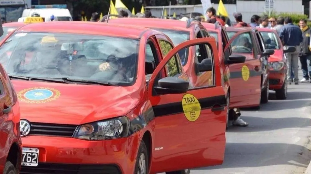 Desde el sábado, viajar en taxi y remis costará más caro