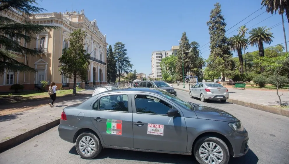 Sergio Salinas: “Parece que la AMT quiere digitar todo en favor de los taxis y en perjuicio de los remises”