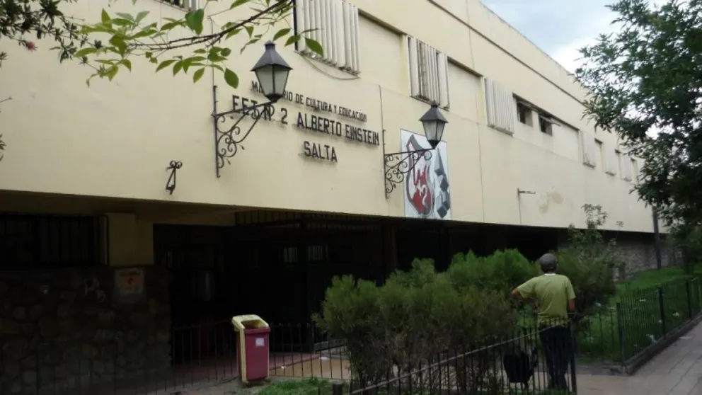 Un estudiante acusó a la ex Técnica 2 por discriminación