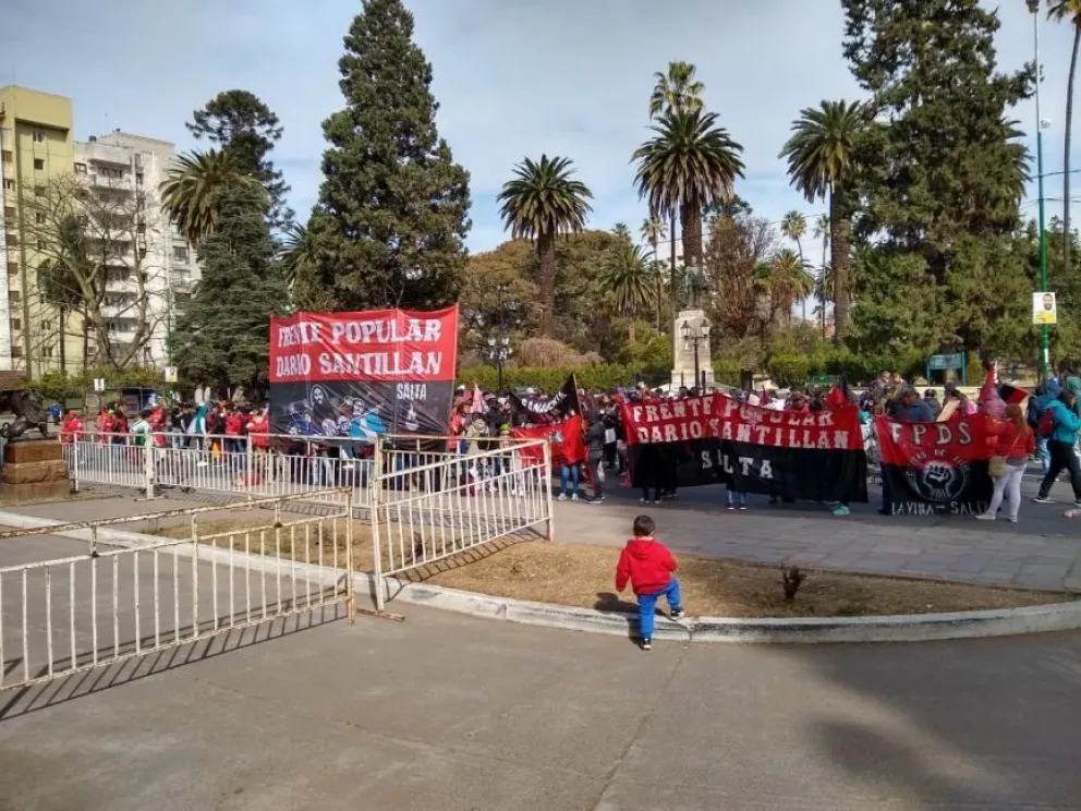 Los salteños se menifestaron contra Macri: olla popular