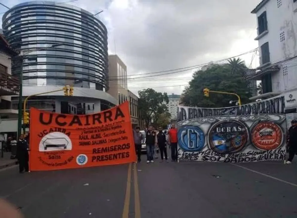 El taxi tampoco subirá. Se manifiestan los trabajadores