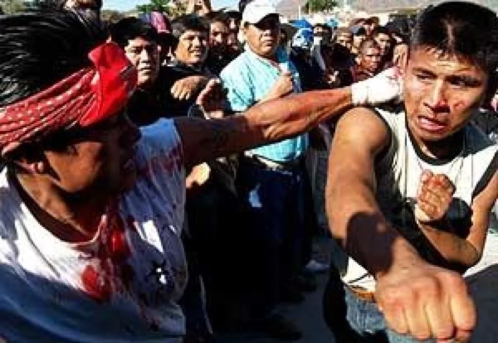 VIDEO. Tremendo: batalla campal en una estación de servicio