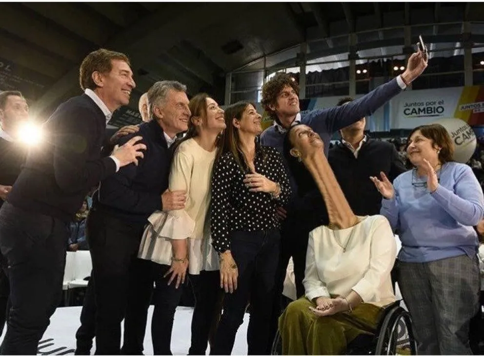 La selfie que discriminó a Michetti y se hizo viral: estallaron los memes